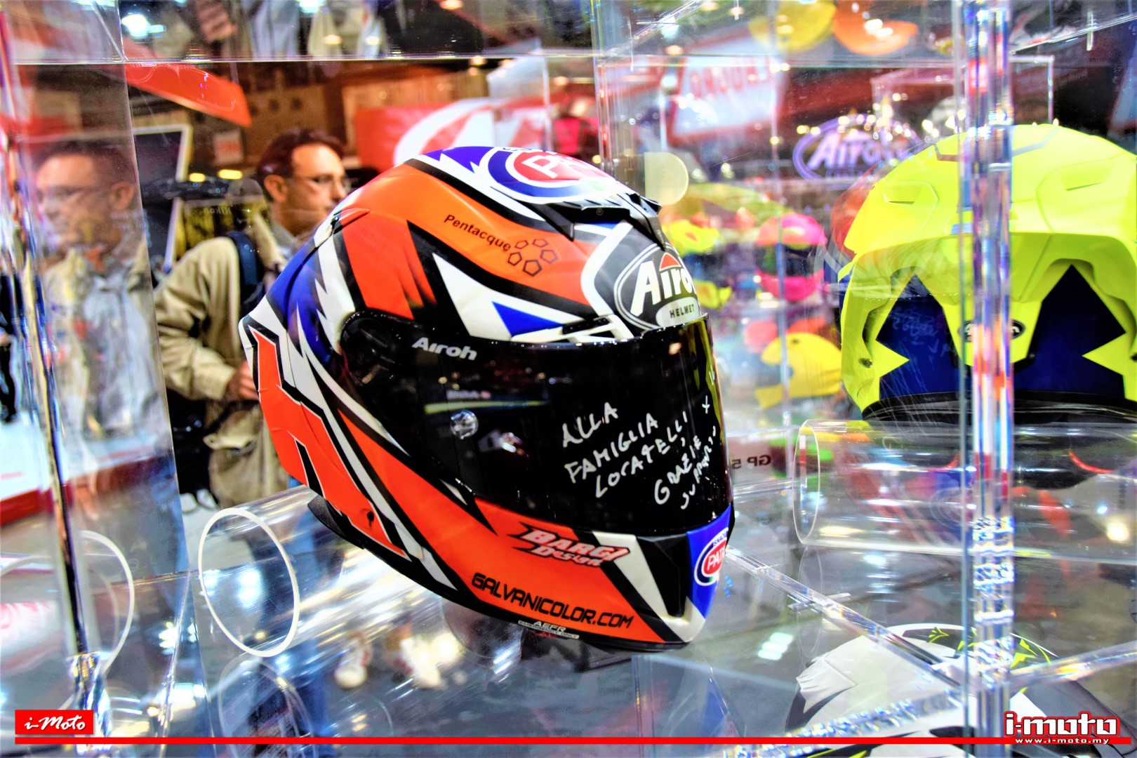 Weighing at 1290 grams ±50 , is among the lightest helmet in the market.